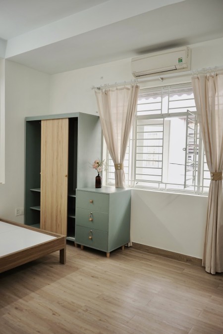 Cho Thuê Căn Hộ Studio Full Nội Thất Cao Cấp Mới 100% Ngay Hoàng Hoa Thám Phường 13 Tân Bình.