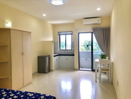 Ban công Máy Giặt Riêng Ngay Yên Thế P2 Tân Bình Kế Sân bay Tân sơn Nhất