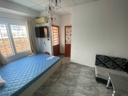  Căn hộ full nội thất, ban công gần chợ Thị Nghè, đại học UEF, Hutech, Nhân văn, Hồng Bàng