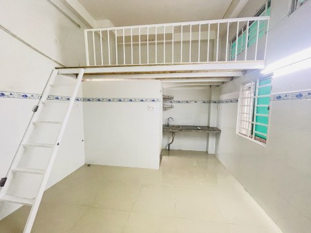 Phòng trọ Thủ Đức Giá rẻ có Gác, có Máy lạnh ở được 3 người FREE XE, Giờ giấc tự do, An ninh Cao