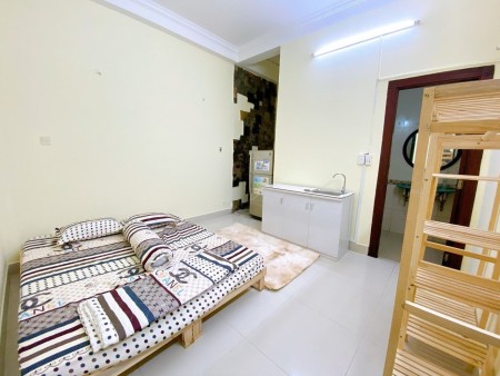 Phòng trống nội thất giá rẻ, giờ tự do ngay trung tâm quận 10, đường Lê Hồng Phong