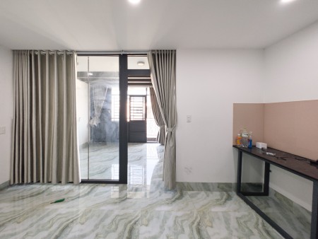 Còn 1 căn duy nhất dạng 1 phòng ngủ riêng và có ban công 35m2 hai máy lạnh giá 4tr2