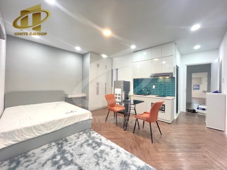 Cho thuê căn hộ dịch vụ q7 , thuận tiện đi q1,q4,q8 , có banh công thoáng mát , phòng mới như ảnh 