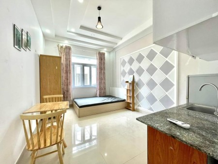 Cho thuê căn hộ dịch vụ full nội thất có cửa sổ to ở XVNT, Bình Thạnh 30m2