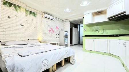 Phòng full nội thất ngay tầng trệt, dàn bếp cực to, kế bên Hutech UVK
