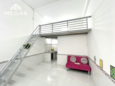 Siêu phẩm phòng trọ cho sinh viên siêu an ninh, DT lớn trên 40m2 gác cao 2m ngay Ngã tư thủ đức - Đường Lê văn việt
