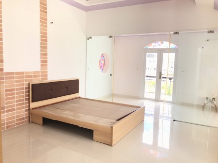Cho thuê phòng penthouse cao cấp full nội thất có ban công ở Huỳnh Tấn Phát