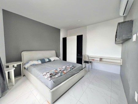 Căn hộ studio ban công 40m2 thang máy ngay mặt tiền bờ kè Trường Sa Quận 3