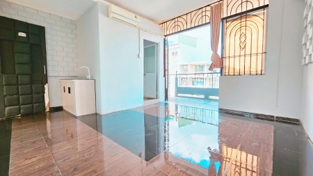 Phòng đẹp 25m2, ban công lớn, máy lạnh, mặt tiền Chu Văn An, P.26, B.T