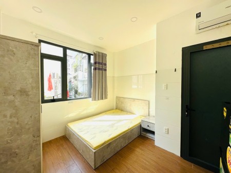 Cho thuê phòng studio ở Nguyễn Hữu Cảnh gíap Q1, có cửa sổ thoáng nhà mới sạch đẹp
