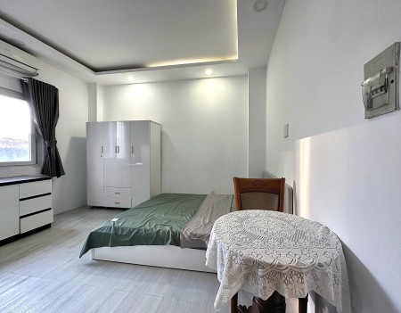 Cho thuê phòng cửa sổ thoáng , nhà mặt tiền thang máy giá chỉ 5tr5 tại Phú Nhuận
