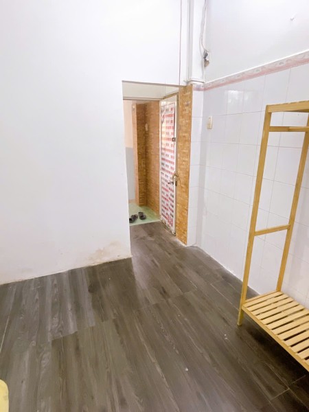 Phòng tầng trệt đầy đủ nội thất gần Cao Thắng Quận 3 tolet trong