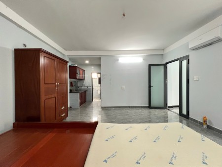 Phòng mới, 40m2, ban công, đường Lý Thường Kiệt, P14, Q10