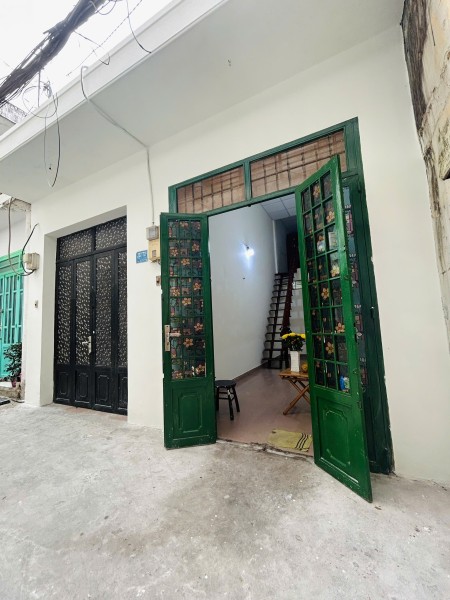 Nhà Nguyên Căn (Lầu đúc lửng)vào hẻm 1011 Hoàng Sa, phường 11, Quận 3