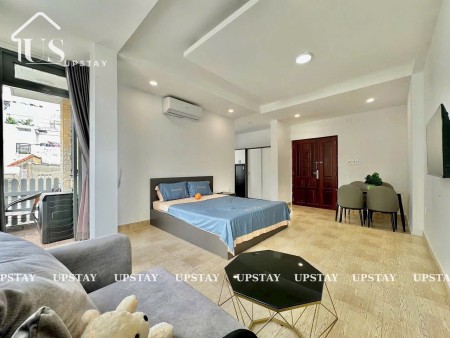 Thuê ngay studio full nội thất ban công lớn ngay ngã tư Hàng Xanh, UEF, Hutech, Hồng Bàng