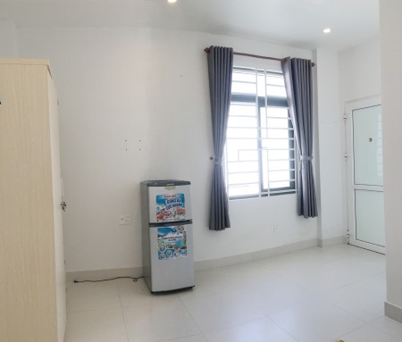 Phòng đầy đủ nội thất ngay chợ Tân Quy Quận7 (ban công lớn)
