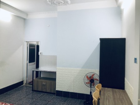Phòng trọ 20 m2 đầy đủ nội thất. Máy lạnh, máy giặt, tủ lạnh. Khu đầy đủ các tiện ích xã hội.