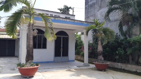 Cho thuê nhà nguyên căn có sân vườn.