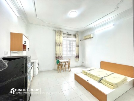 Phòng full nội thất, cửa sổ lớn ở Nguyễn Trọng Tuyển gần Ngã tư Phú Nhuận giáp Q1 ở Phú Nhuận