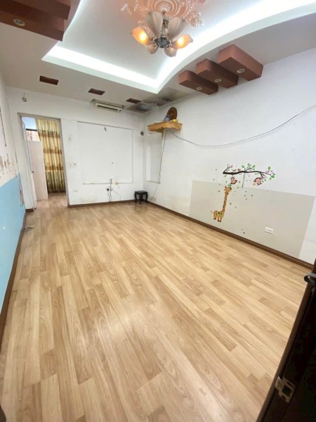 Cho thuê cc 93m, 3 ngủ thoáng đẹp, cách Bách Kinh Xây 1km