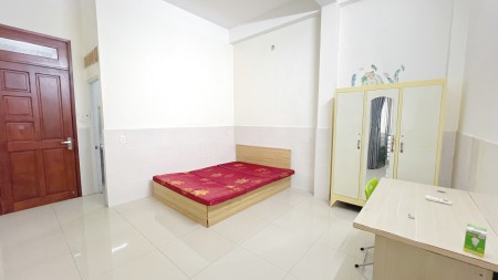 Phòng cửa sổ tách bếp gần cầu Hoàng Hoa Thám