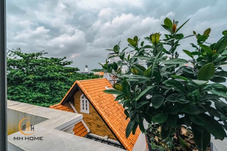 Cho thuê căn hộ dịch vụ với 1 phòng ngủ có ban công, full nội thất gần sân bay Tân Sơn Nhất