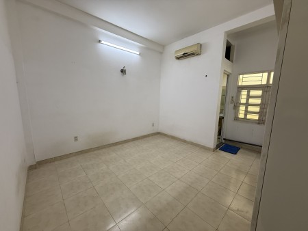 Phòng 25m2, cuối Thạch Lam dọn vào ở ngay