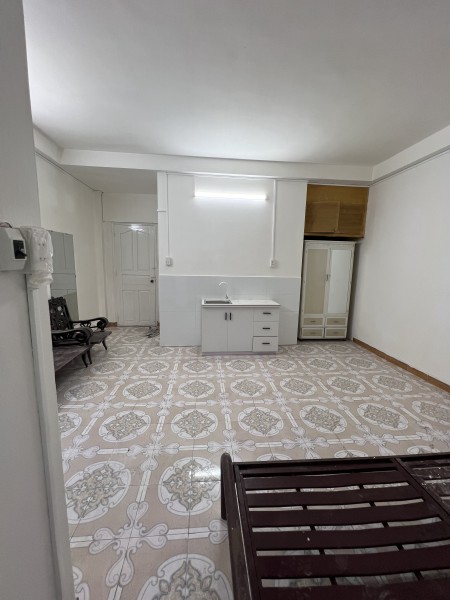 Phòng trọ 28m2 mặt tiền Hoàng Văn Thụ