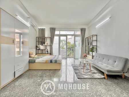 Chung Cư Mini - Cửa Sổ/Ban Công - Thang máy - E.town Cộng Hòa