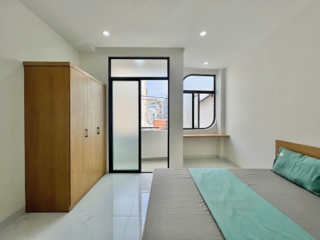 NGAY CHỢ LÝ PHỤC MAN PHÒNG BAN CÔNG FULL NỘI THẤT, THANG MÁY