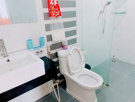 Chung cư 10A Trần Nhật Duật, Quận 1: 70m2, 2p ngủ, NT, 12tr/th