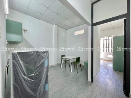 CHO THUÊ CHDV 1PN BAN CÔNG 40M2 MỚI 100% NGAY BỜ KÈ HOÀNG SA GIÁP PN, Q3, BT
