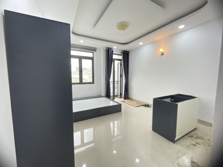 Ảnh Thật, Phòng Mới 100%, Bancol, Full Nội Thất, giá siêu rẻ ngay trung tâm Phú Nhuận giáp Q1, Q3
