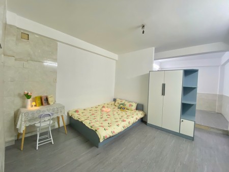 TRỐNG 1P NGỦ TÁCH BẾP GIÁ RẺ RỘNG 40M2 GẦN NGÃ TƯ 4 XÃ