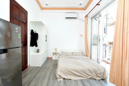 Cho Thuê Phòng Phú Nhuận_Ban Công_Full Nội Thất gần Trung Tâm Q1, Q3