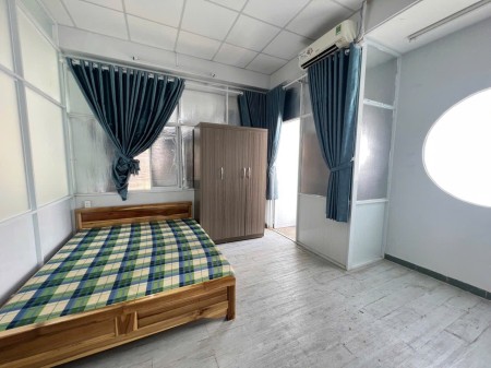 Phòng trọ 25m2 có ban công biệt lập Đồng Đen Tân Bình