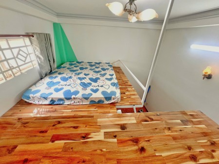 Phòng gác lửng, cửa sổ trời - Nguyễn Kiệm