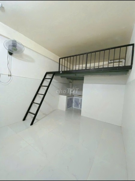 Phòng trọ gác cao 2m Ung văn khiêm gần Ga Tân Cảng cầu Sài Gòn Nguyễn văn thương , ĐH GTVT HUTECH
