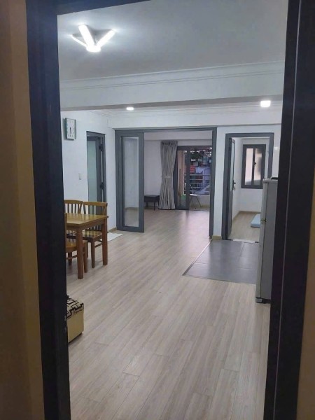 Chung cư Miếu Nổi, Vũ Huy Tân, BT: 72m2, 2p ngủ có ban công, 11tr