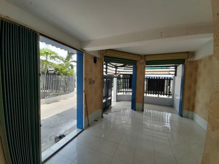 MẶT BẰNG NGAY GÓC HAI MẶT TIỀN THOÁNG MÁT, NGAY CHỢ LÊ VĂN QUỚI, GIÁ 4 TRIỆU/THÁNG