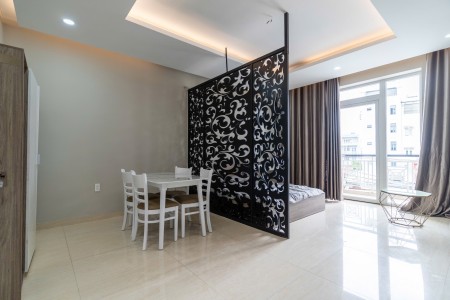 Cho thuê căn hộ Bình Thạnh_ Tách bếp ~50m2_Ban công/cửa sổ_Thang máy_oto tận nhà_Landmark81_Bason