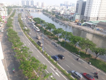 Phòng Ban Công, View Sông, Ngay Võ Văn Kiệt, Tản Đà. THang Máy Gần ĐH Y Dược, Kinh Tế. Bảo Vệ 24/7,