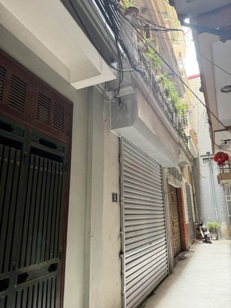 Cho thuê nhà 3 tầng, đường Trần Cung, phường Cổ Nhuế 1, quận Bắc Từ Liêm, Hà Nội