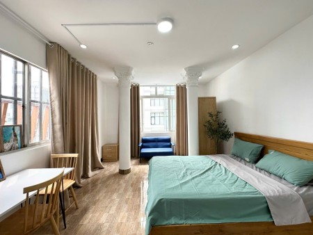 Căn hộ dịch vụ tràn ngập nắng Full Nội thất xinh xỉu tại Quận 1