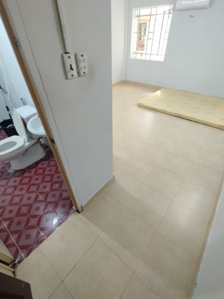 Phòng mới có máy lạnh. Nội thất cơ bản. Đường Tạ Quang Bửu, Quận 8