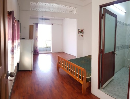 Phòng 15m2 có gác 3tr5. Phòng 48m8 ban công lớn full nội thất 5tr8 giá rẻ quận 1