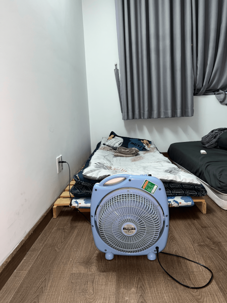 Tim bạn ở ghép trong phòng ngủ tại Luxcity