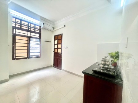 PHÒNG CHO THUÊ CỬA SỔ THOÁNG MÁT AN NINH ĐỐI DIỆN ETOWN CỘNG HOÀ TÂN BÌNH
