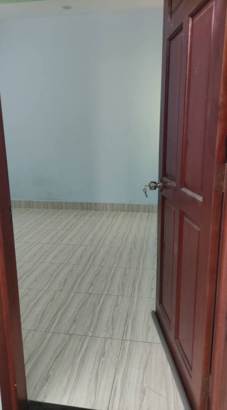 Cho Nữ Thuê Phòng, có máy lạnh