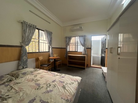CĂN HỘ DỊCH VỤ GẦN CHỢ NGUYỄN SƠN –CÓ BAN CÔNG – FULL NỘI THẤT